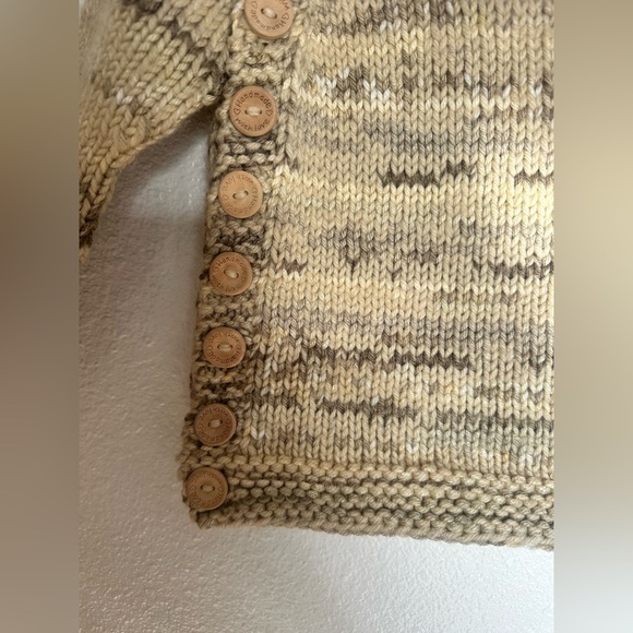 Beautiful and well made hand made sweater. Size 3t - Picture 4 of 4